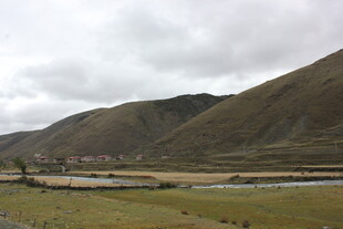 山间草原风景