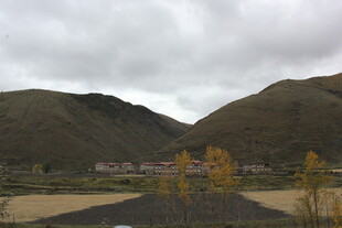 山间田野秋景