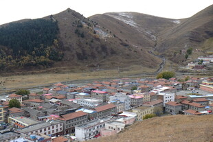 山间小镇风光