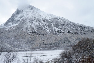 雪山冬日景致