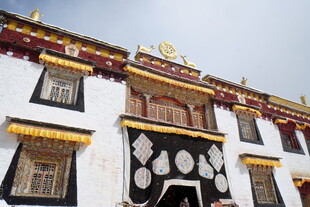 藏式风格建筑外观