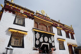 藏式风格建筑外观