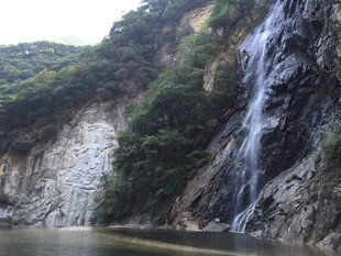 山间瀑布美景