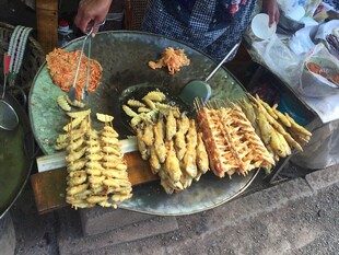 街头美味玉米串