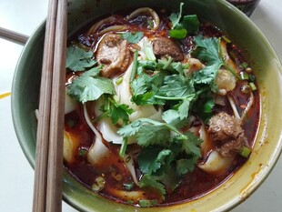 美味鲜香的特色牛肉米线