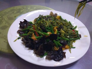 清炒野菜与木耳