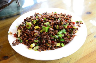 美味香辣牛肉粒