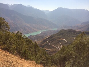 山间河谷美景