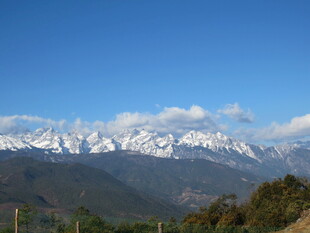 雪山远景 壮丽自然风光