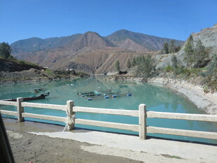 美丽湖畔风光