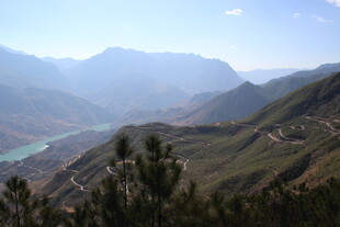 山间河谷美景