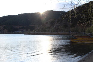 湖畔夕阳美景