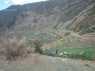 山间绿野风景