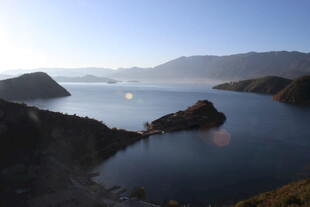 壮丽山水湖景风光图