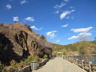湖畔步道风光