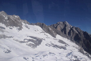 雪山壮丽景致