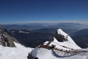 雪山壮丽景致