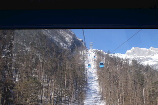 雪山缆车景观