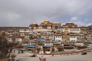 松赞林寺全景风光