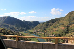 山间河谷美景