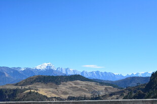壮丽雪山远景