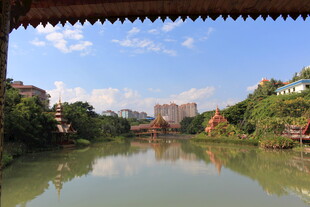 古桥畔的宁静水乡风光