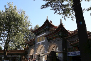 中式古建筑大门风光