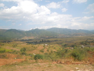 山间开阔风景