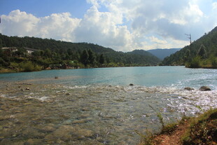 美丽湖畔风光
