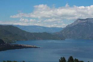 美丽湖山风景