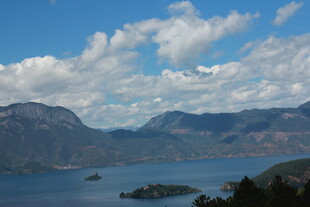 美丽湖山风景