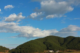 青山蓝天美景