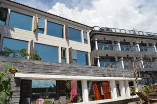 现代风格多层建筑外观