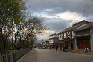 古街行人景