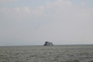 海上孤舟