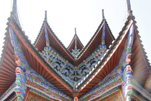 精美传统建筑屋顶特写