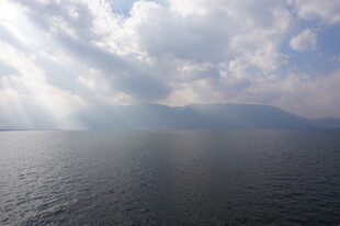 海上天光 云海山川之景