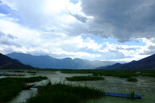 山间河谷美景