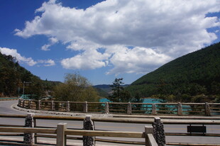 湖畔美景 远山近水好风光