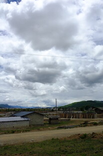 草原湖畔风景