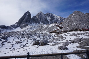雪山壮丽景致