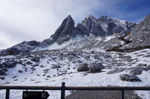 雪山壮丽风光