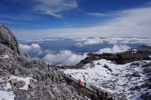 雪山壮丽景观