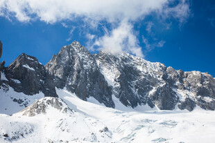 壮丽雪山美景