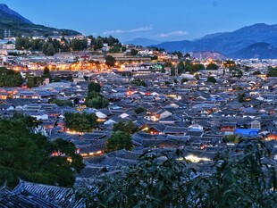 山城夜景俯瞰图