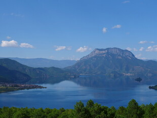 美丽湖山风光