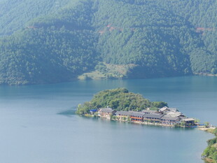 湖中小岛美景