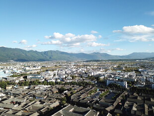 俯瞰传统村落全景