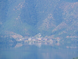 山水间的静谧村落