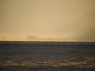 海上日出朦胧美景